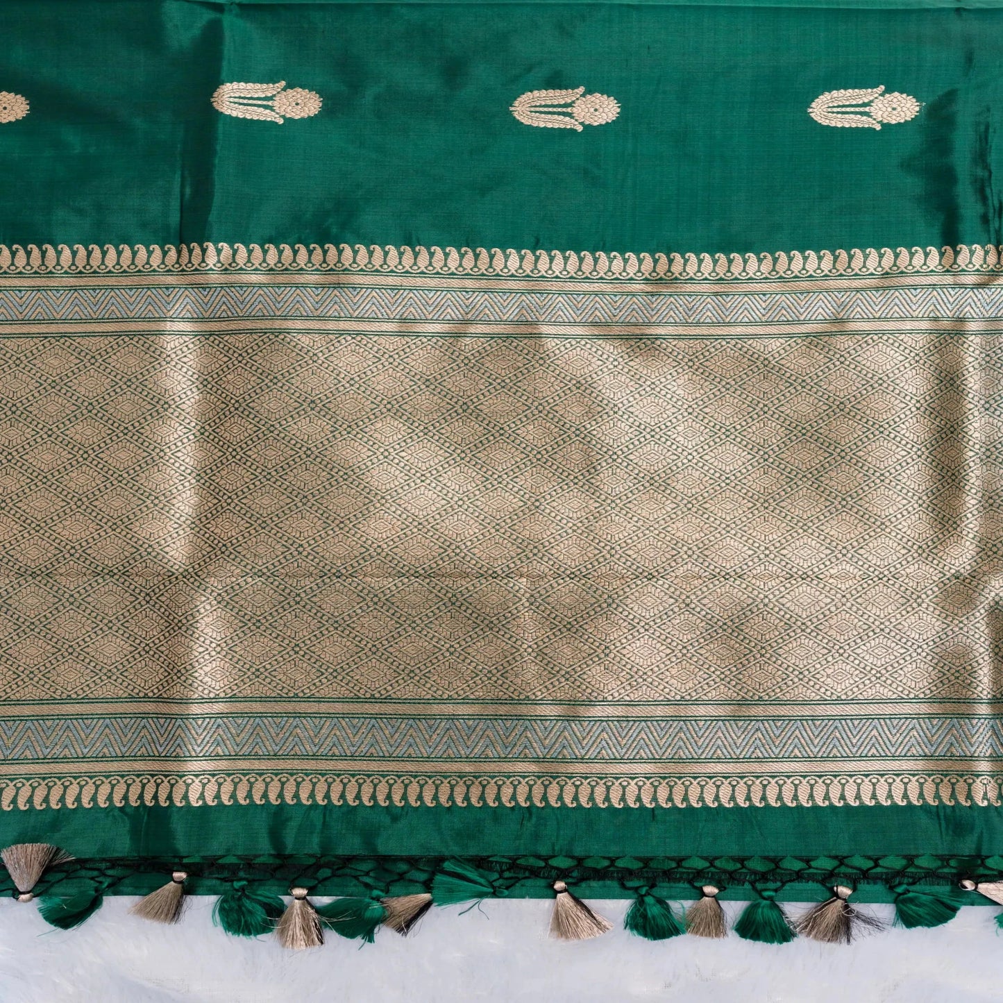 Benarasi Katan Silk Saree in Green | Rumani Dhaage