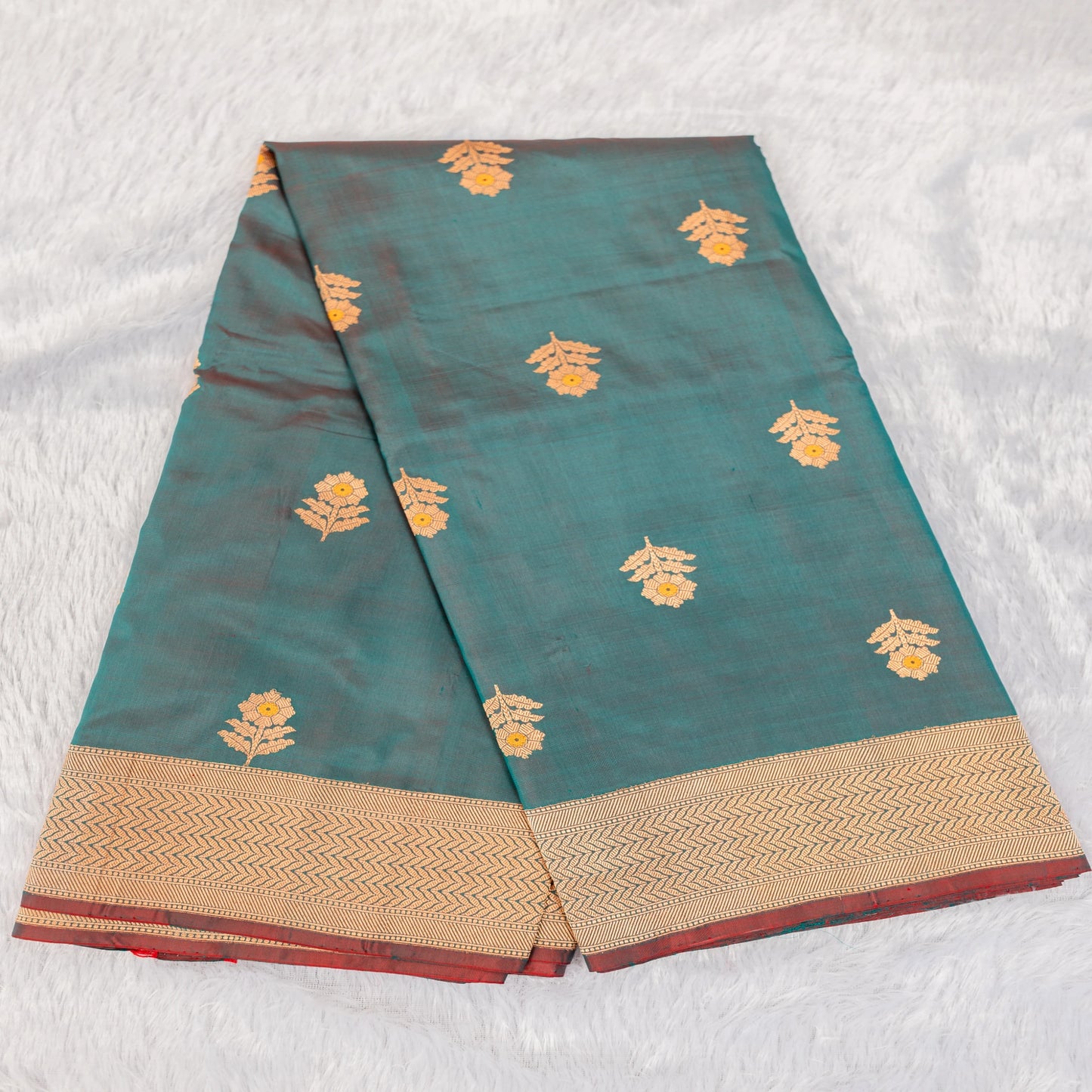 Benarasi Katan Silk Saree in Green | Rumani Dhaage