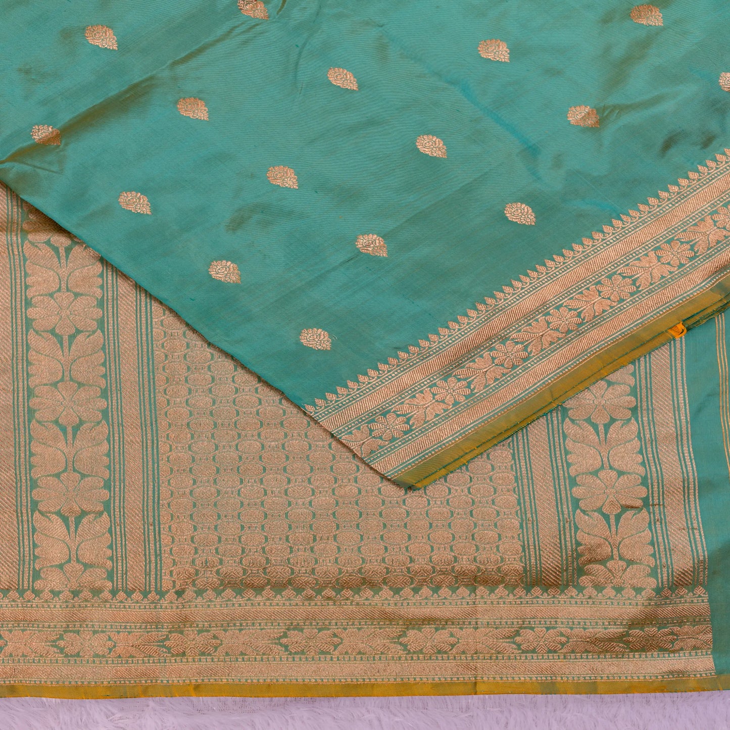 Benarasi Katan Silk Saree in Light Green (Pista) | Rumani Dhaage